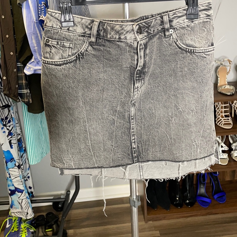 H&M mini jean grey washed skirt size US 8